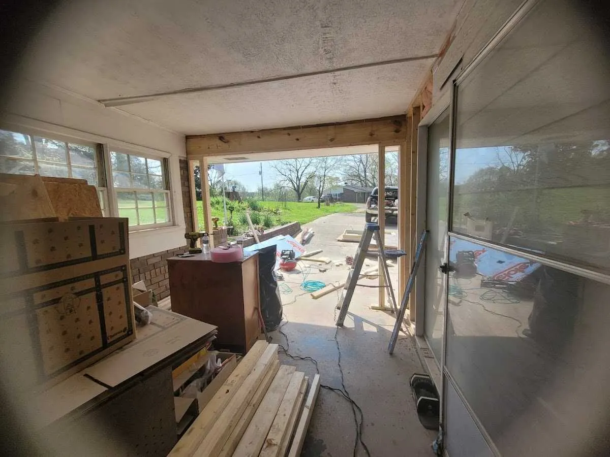 Air movers and dehumidifier for Drying & Dehumidification in Laurens